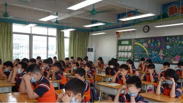 維格教育照明，點(diǎn)亮孩子未來(lái)的教室護(hù)眼燈