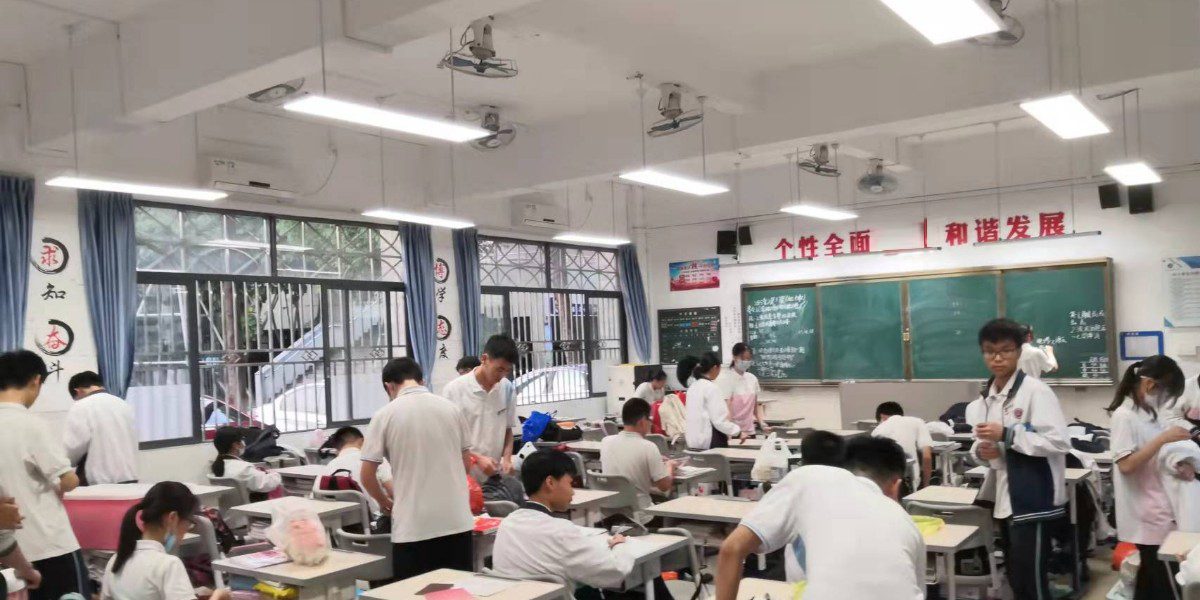 <i style='color:red'>案例</i>｜華輝教育照明用LED護眼教室燈具點亮順德北滘中學