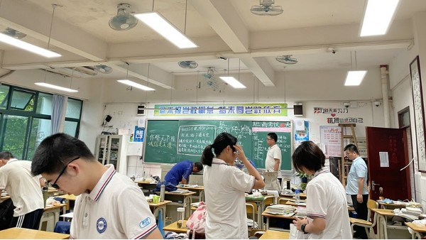 維格教育照明：從丹東職校事件看黑板照明的重要性